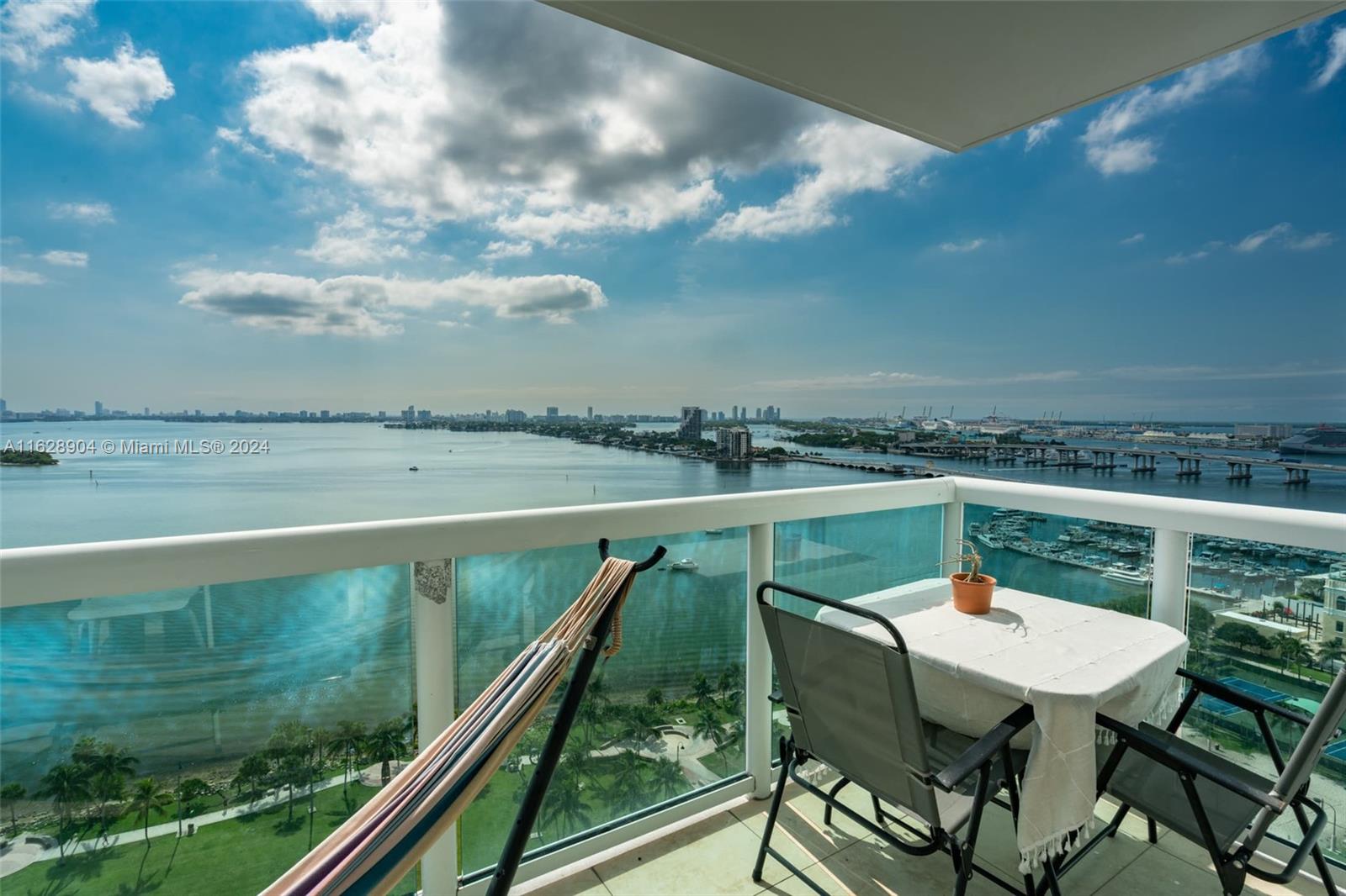 1800 CLUB CONDO - Residential Lease