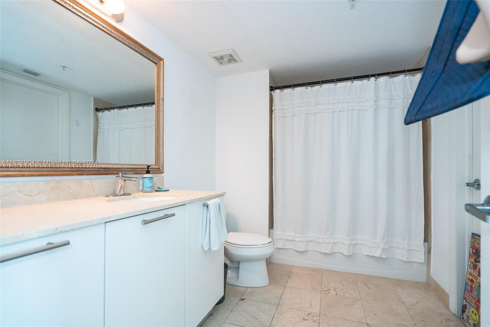 1800 CLUB CONDO - Residential Lease