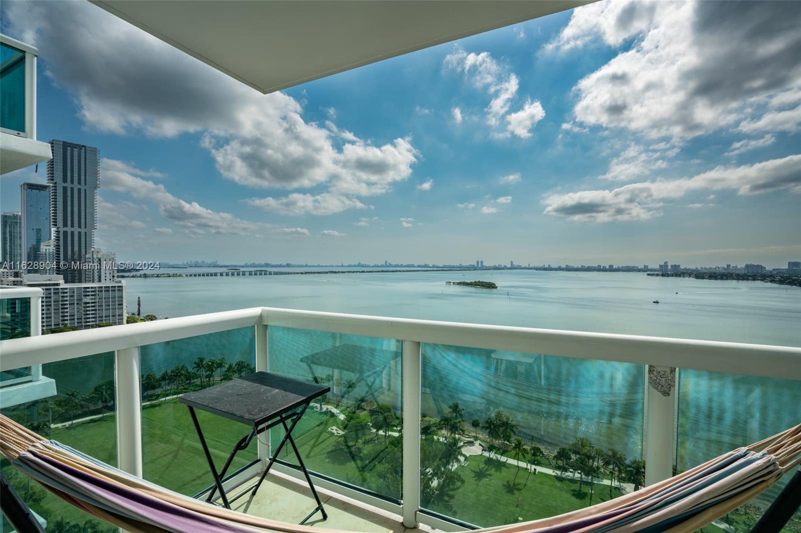 1800 CLUB CONDO - Residential Lease