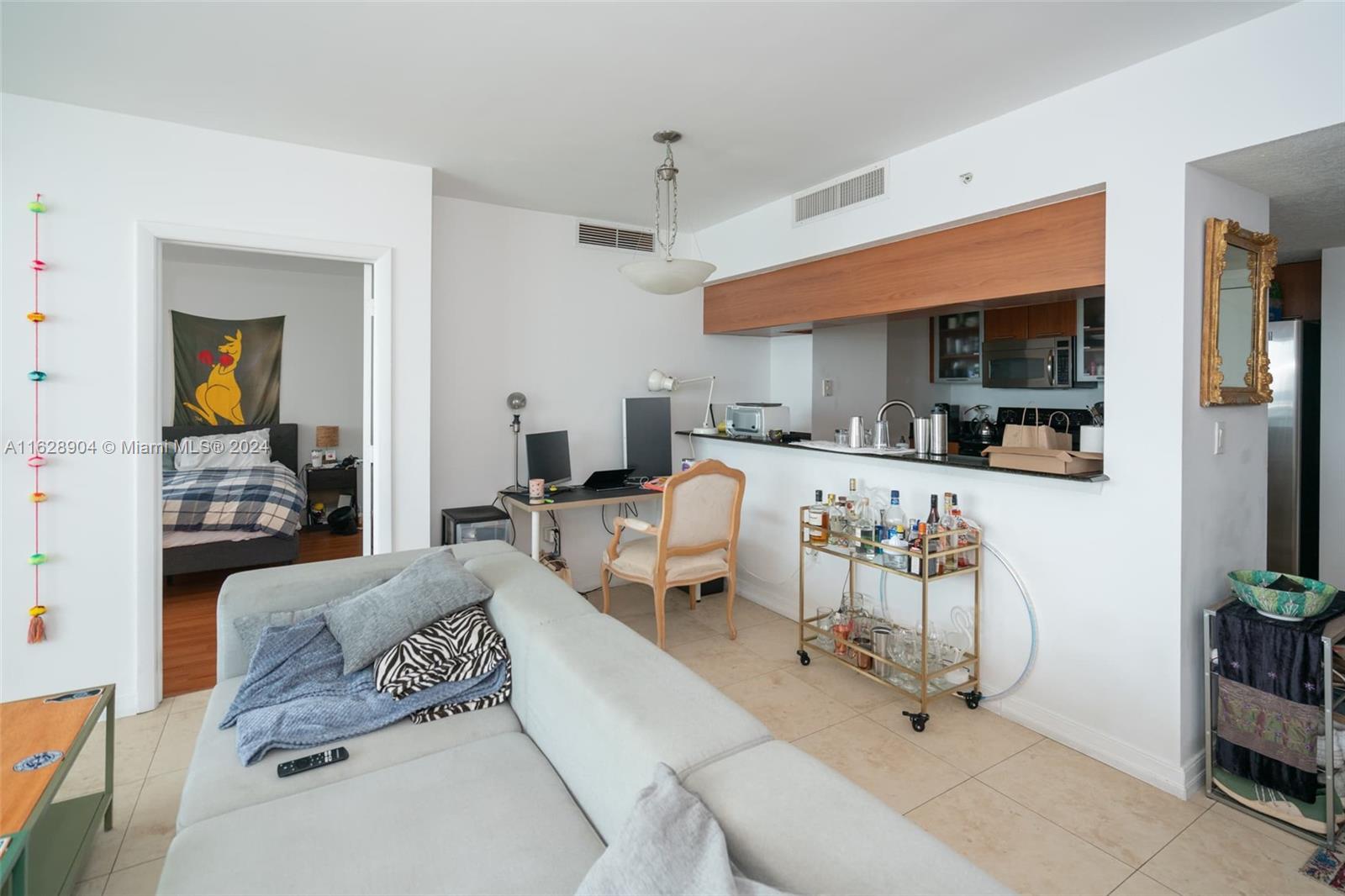 1800 CLUB CONDO - Residential Lease