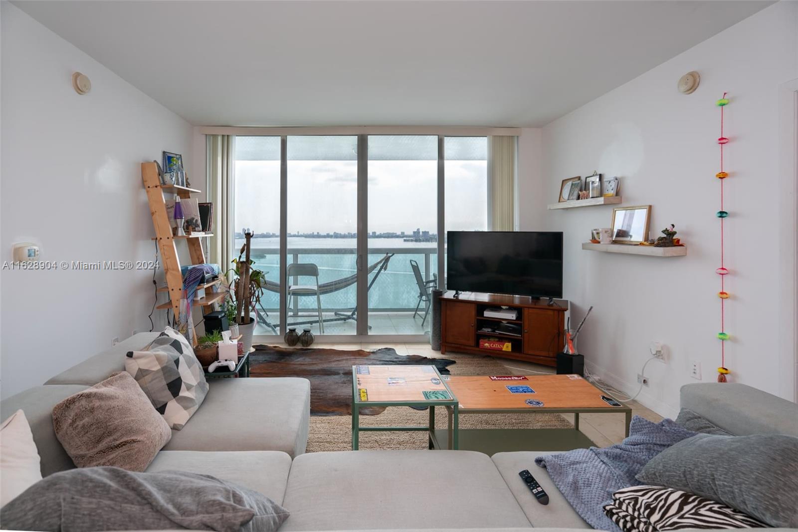 1800 CLUB CONDO - Residential Lease