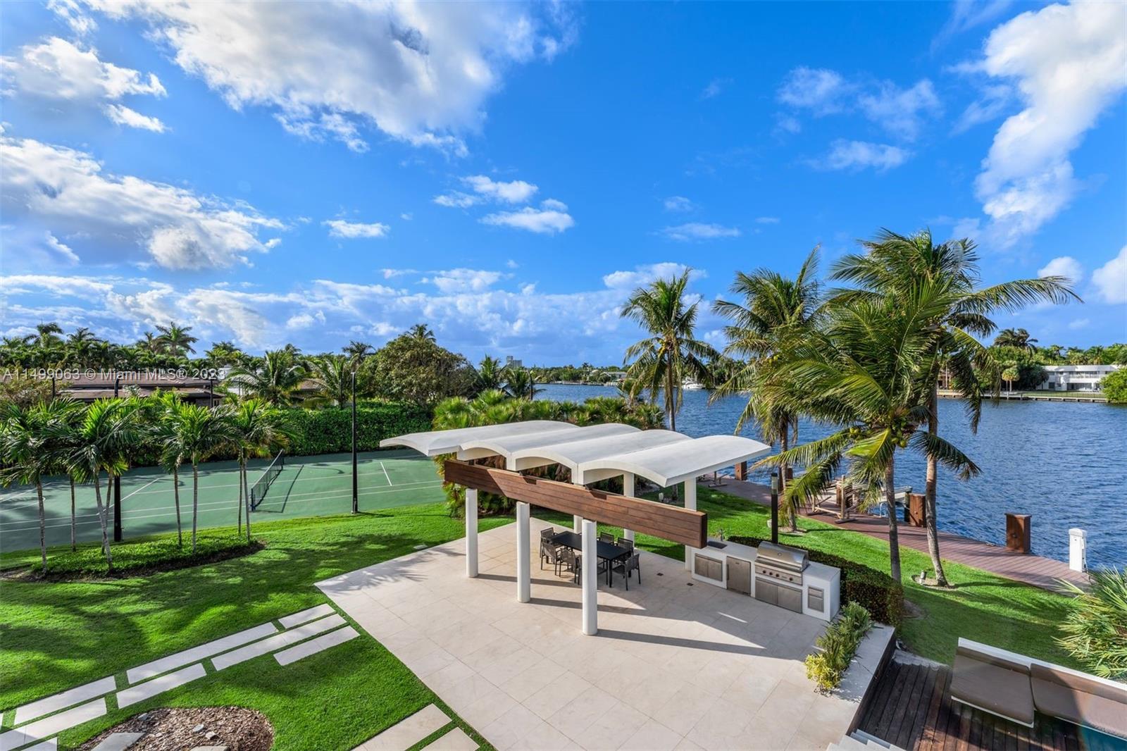 HOLLYWOOD LAKES - Residential