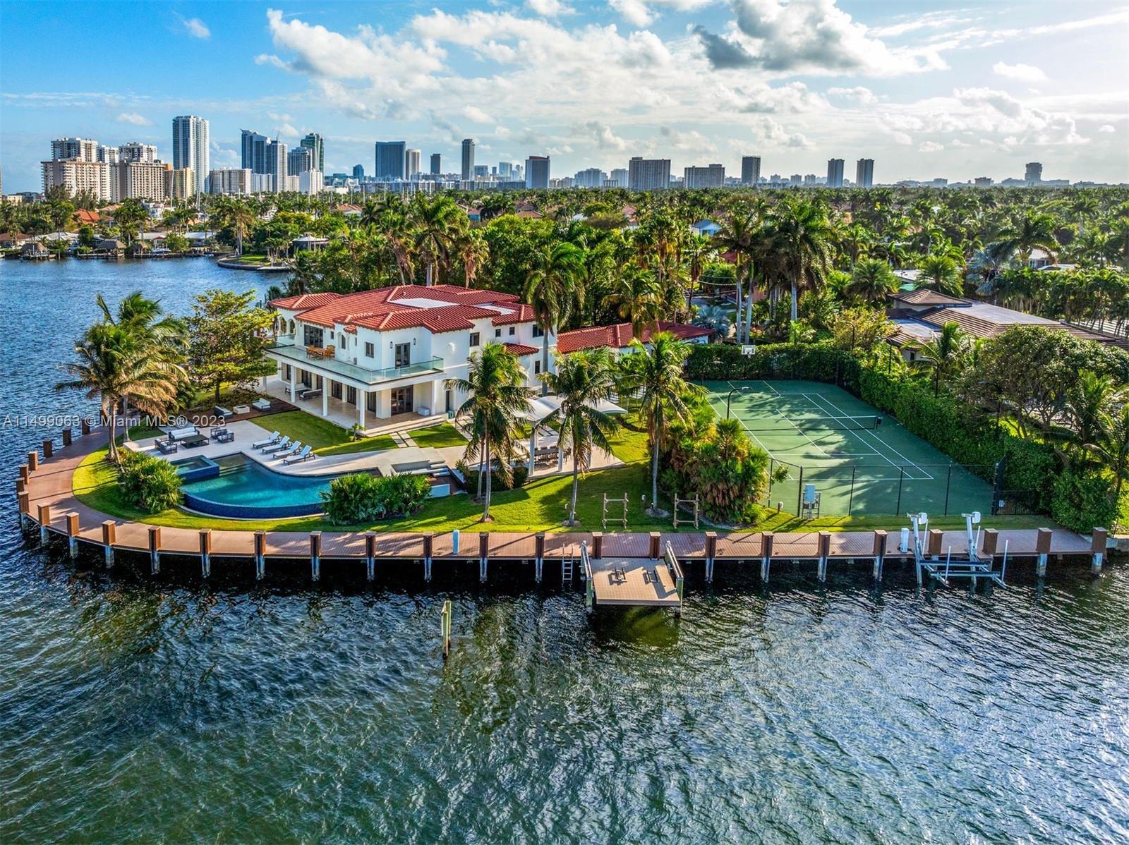 HOLLYWOOD LAKES - Residential