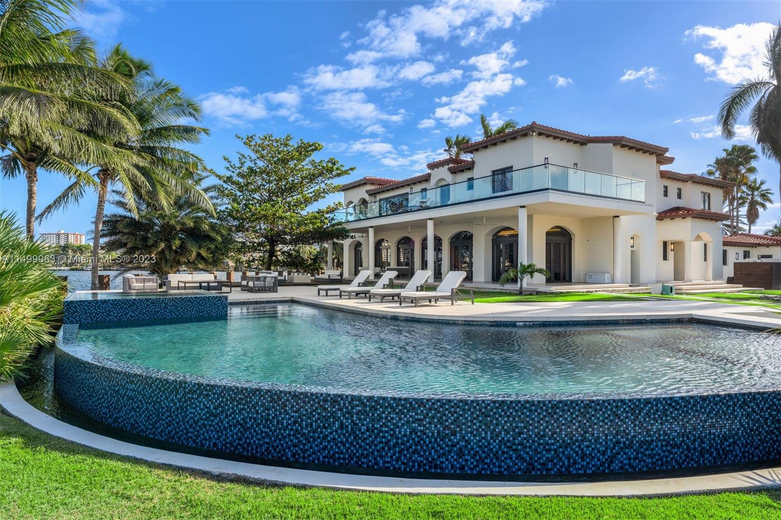 HOLLYWOOD LAKES - Residential