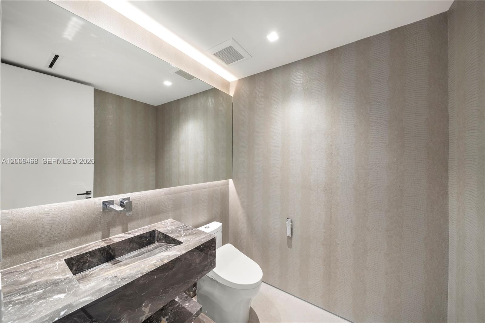 CONTINUUM ON SOUTH BEACH - Residential