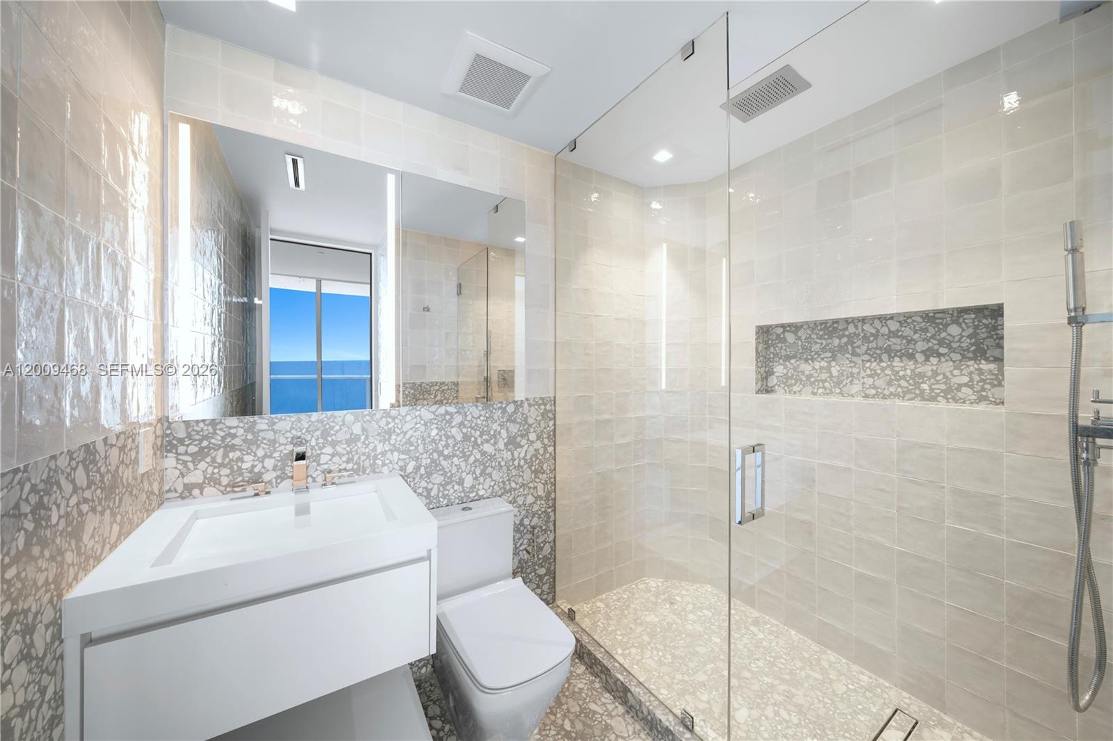 CONTINUUM ON SOUTH BEACH - Residential
