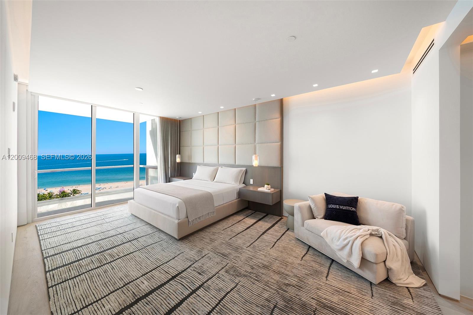 CONTINUUM ON SOUTH BEACH - Residential