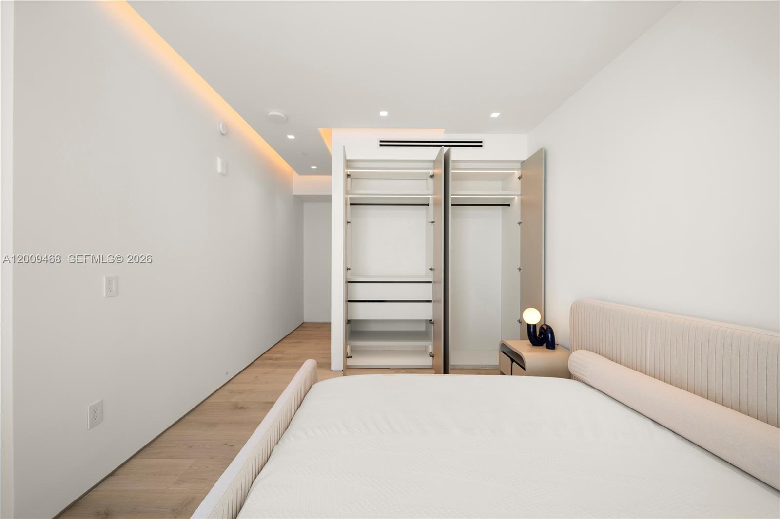 CONTINUUM ON SOUTH BEACH - Residential
