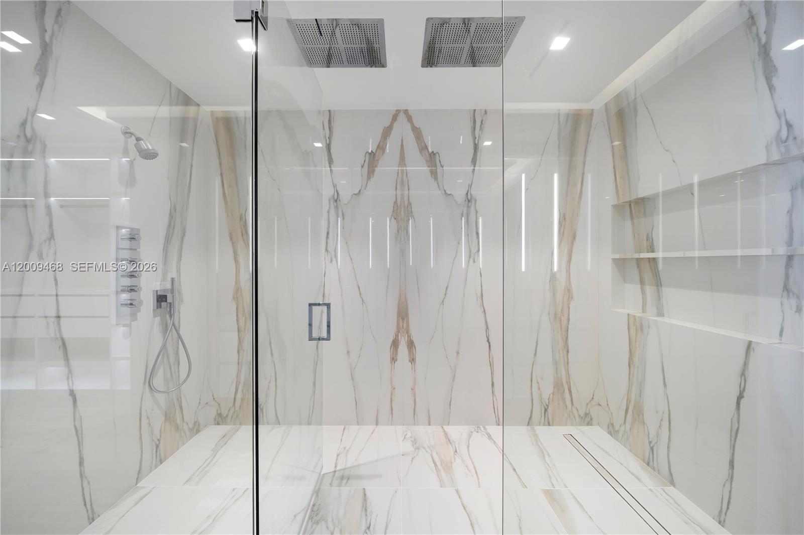 CONTINUUM ON SOUTH BEACH - Residential