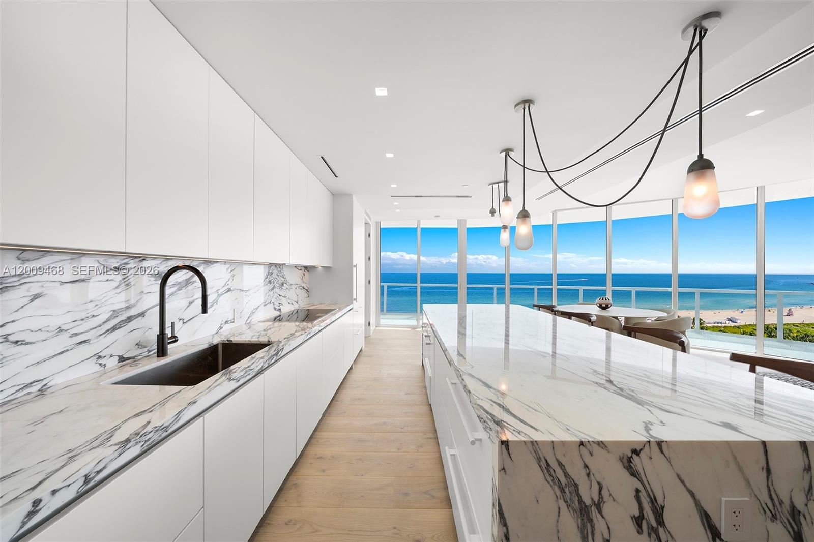 CONTINUUM ON SOUTH BEACH - Residential