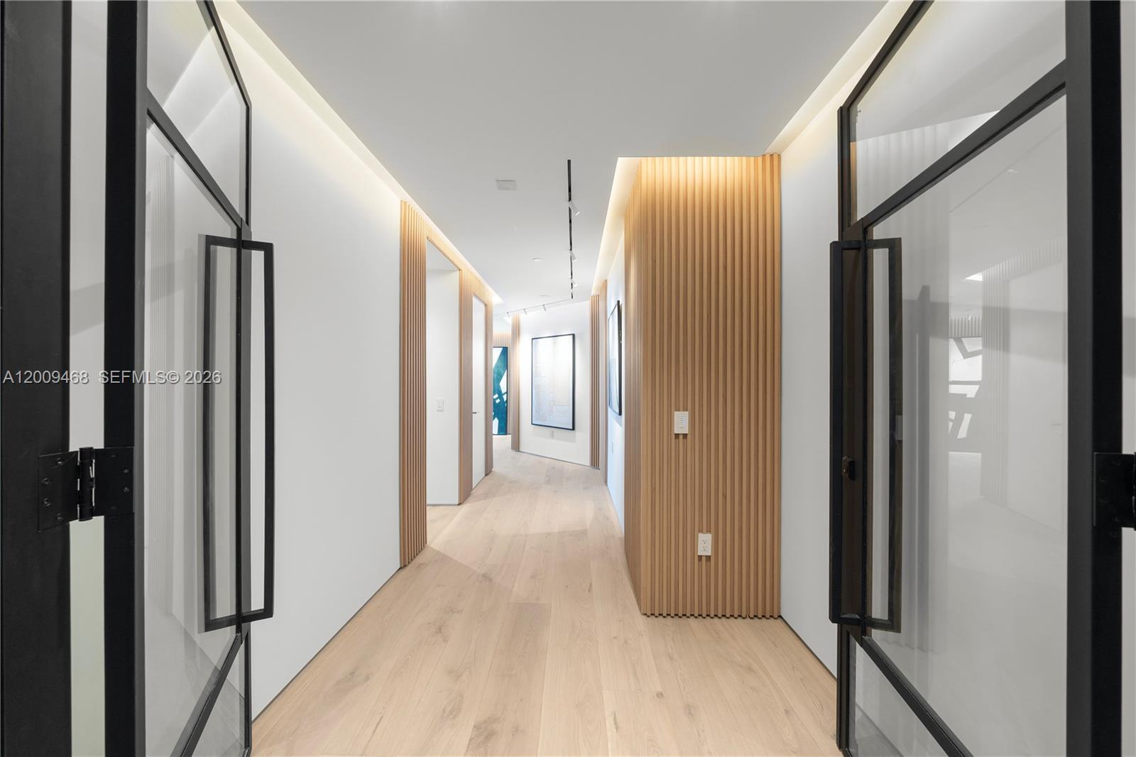 CONTINUUM ON SOUTH BEACH - Residential