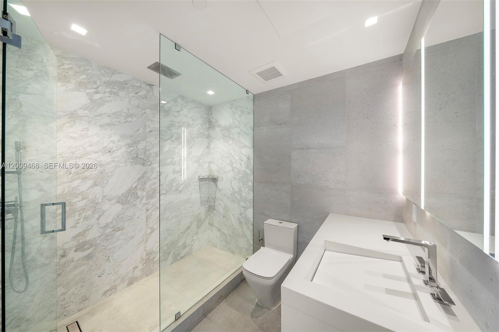 CONTINUUM ON SOUTH BEACH - Residential