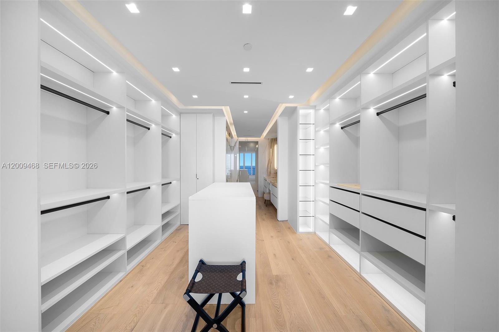 CONTINUUM ON SOUTH BEACH - Residential