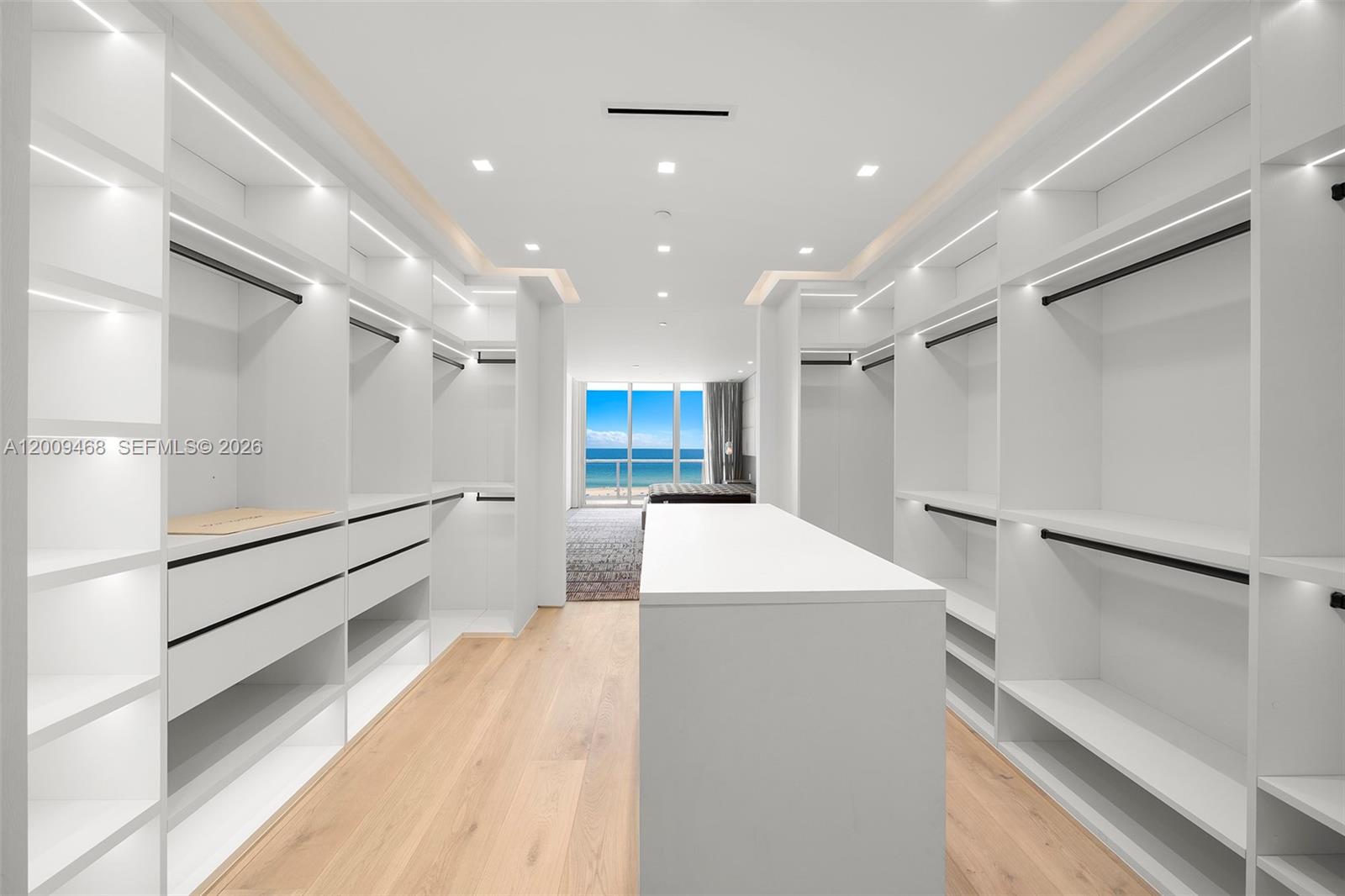 CONTINUUM ON SOUTH BEACH - Residential