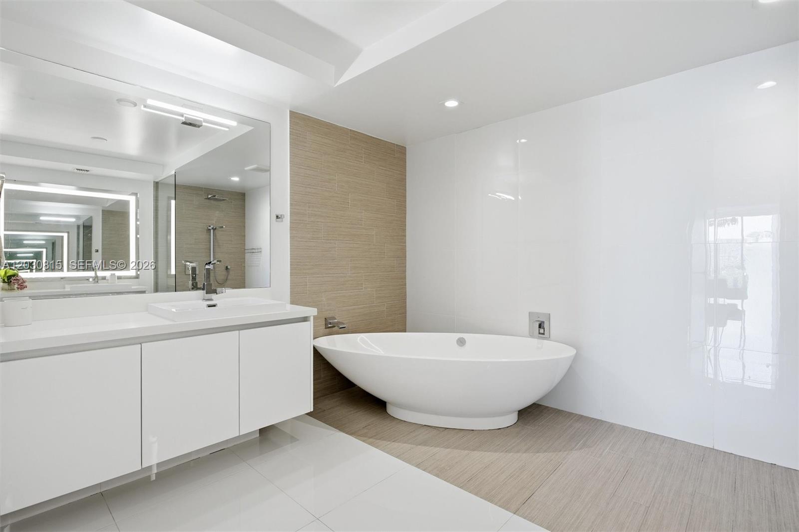 PARQUE TOWERS CONDO - Residential Lease