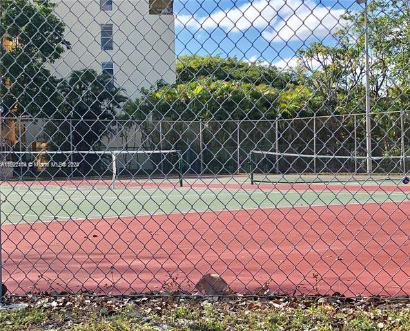 FERNWOODS NO 4 CONDO BLDG - Residential Lease