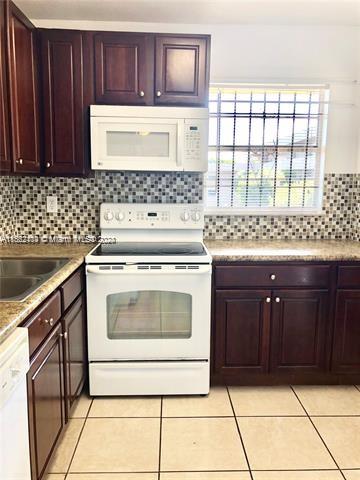 FERNWOODS NO 4 CONDO BLDG - Residential Lease