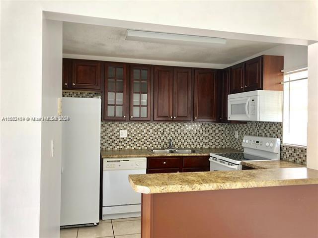 FERNWOODS NO 4 CONDO BLDG - Residential Lease