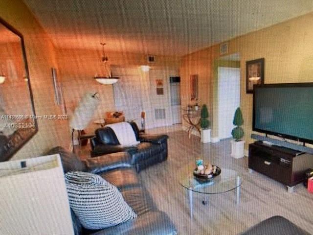 DOUGLAS GRAND CONDO # 814 - Residential Lease