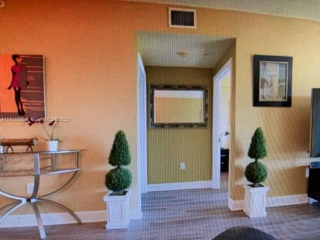 DOUGLAS GRAND CONDO # 814 - Residential Lease
