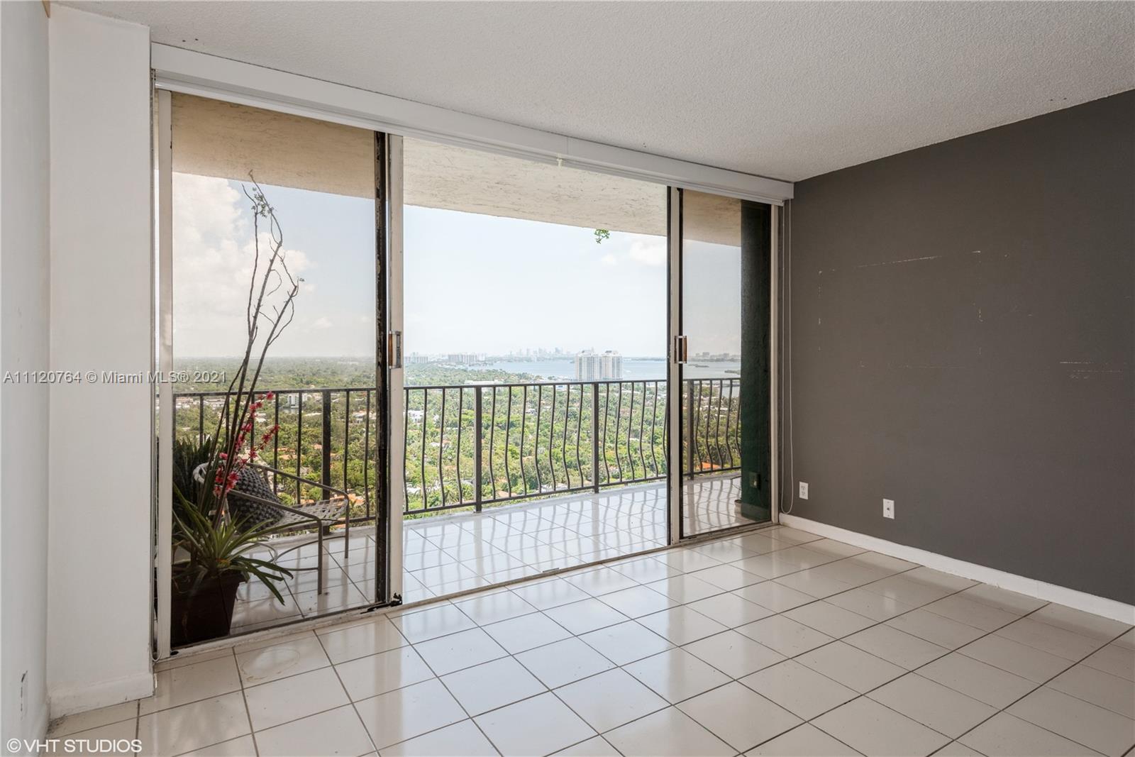 THE PALM BAY YACHT CLUB C - Residential