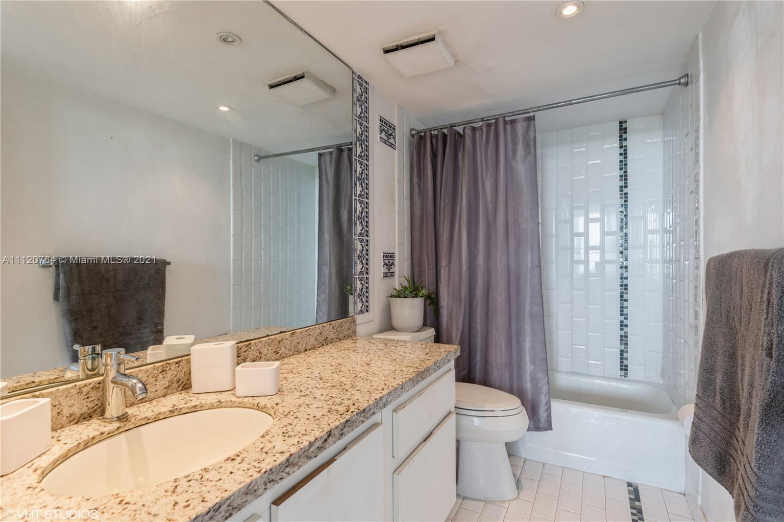 THE PALM BAY YACHT CLUB C - Residential