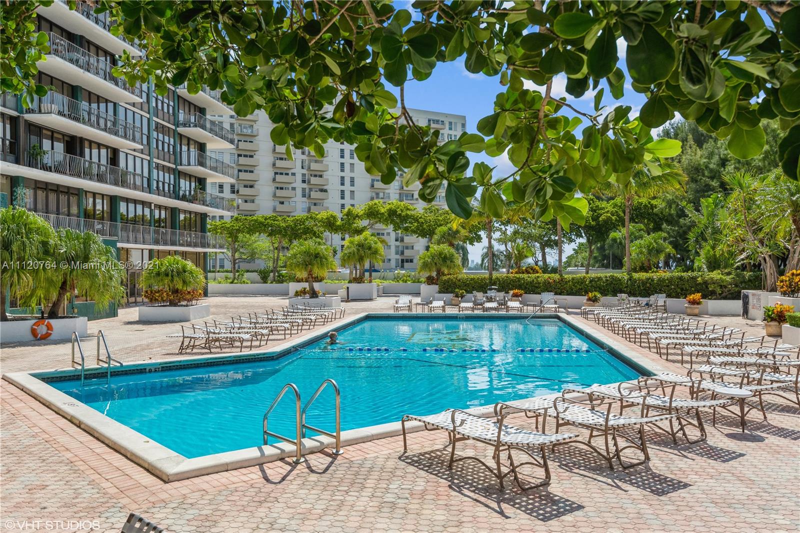 THE PALM BAY YACHT CLUB C - Residential