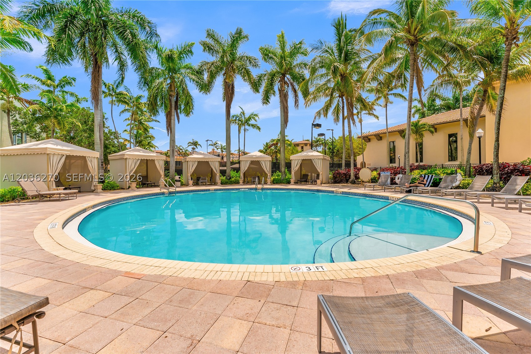 VILLA ALHAMBRA CONDO - Residential
