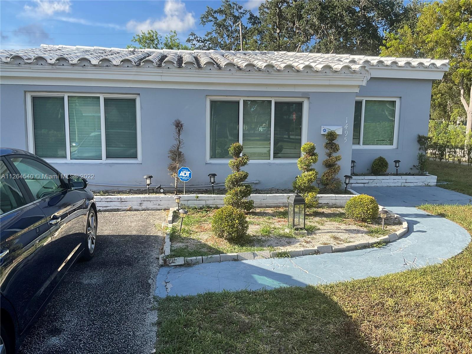 Beautiful and cozy fully furnished efficiency with private entrance, patio and barbecue area. Centrally located, close to Shopping (Aventura area), beaches, schools, within walking distance of places of workship. ADT alarm system in place. Parking for one vehicle in the driveway.

Quick approval, non refundable $100 application fee per adult. First, last and security. 600 credit score. Water, electric, wifi and alarm system included