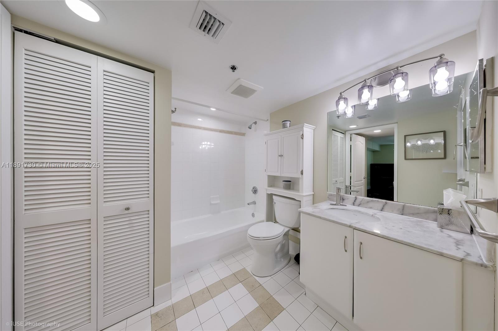 THE CLUB AT BRICKELL BAY - Residential Lease