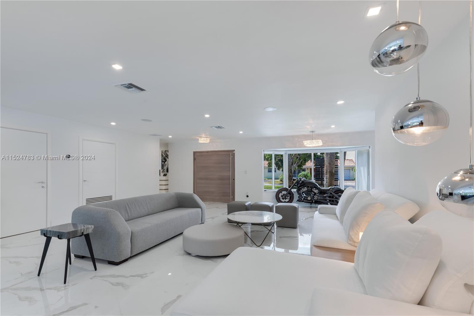 HIGHLAND OAK GARDENS SEC - Residential Lease