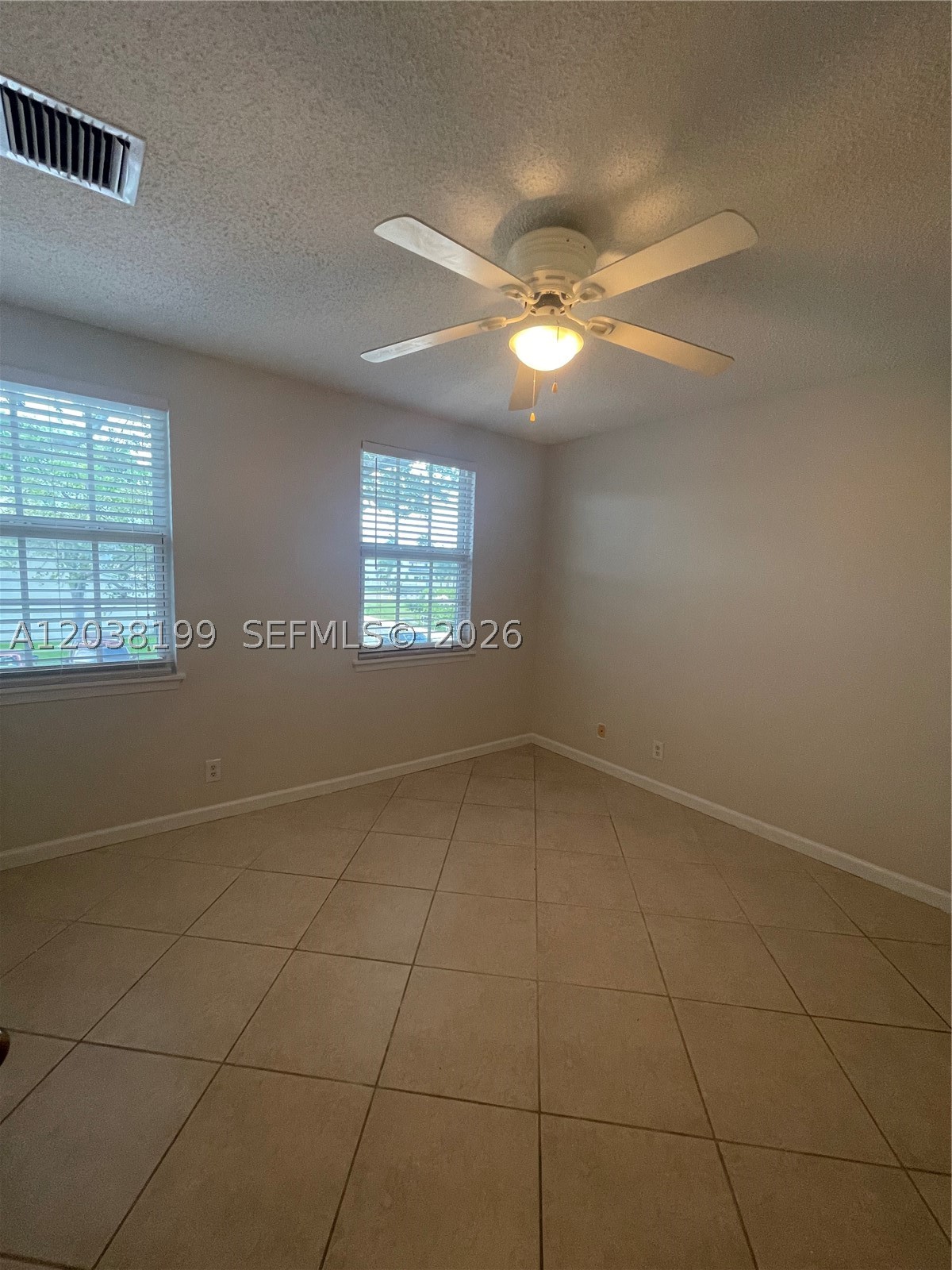 BANYAN OAKRIDGE COMMERCIA - Residential Lease