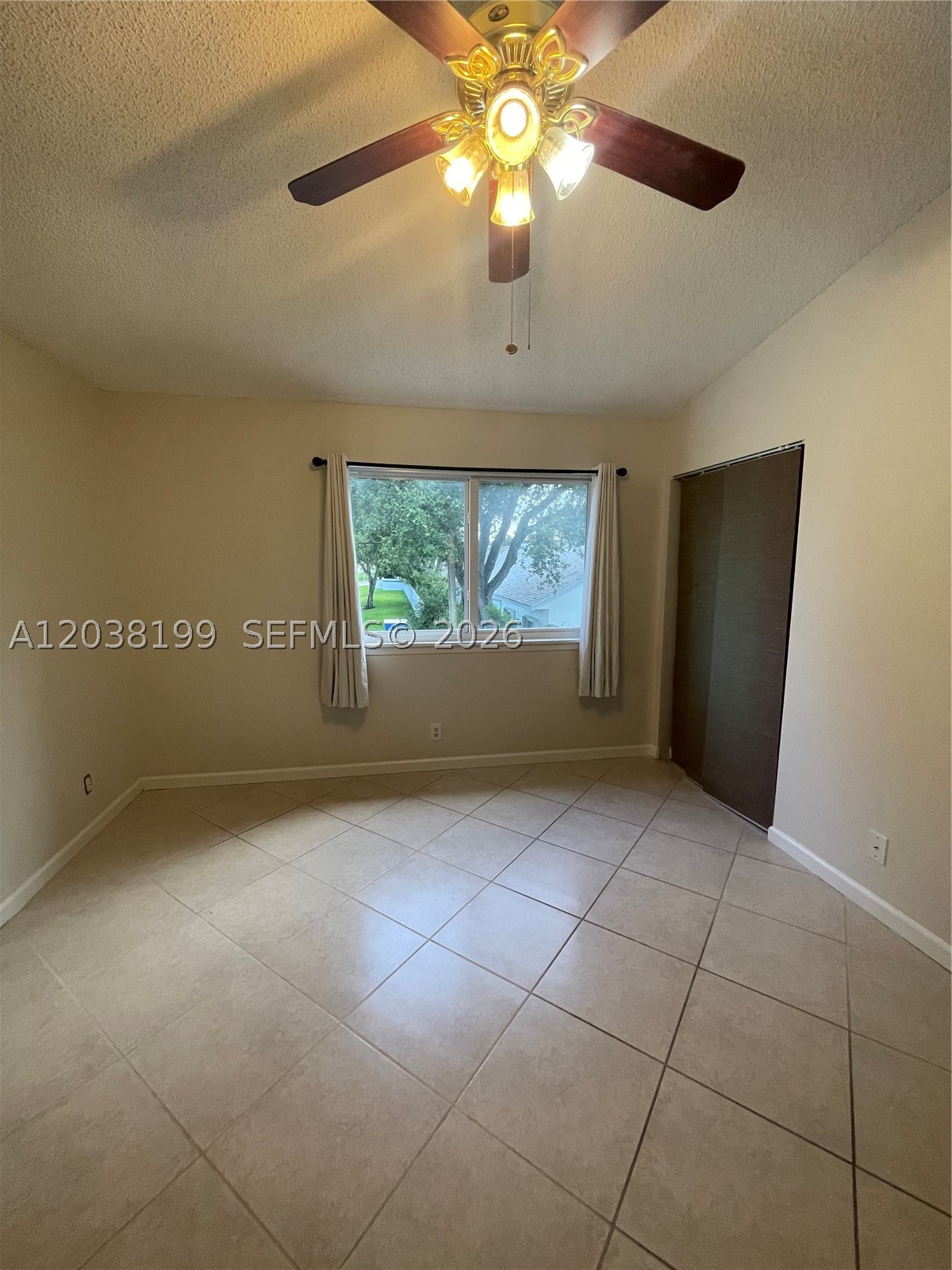 BANYAN OAKRIDGE COMMERCIA - Residential Lease