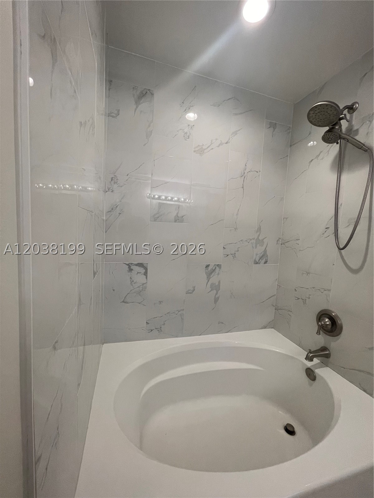 BANYAN OAKRIDGE COMMERCIA - Residential Lease