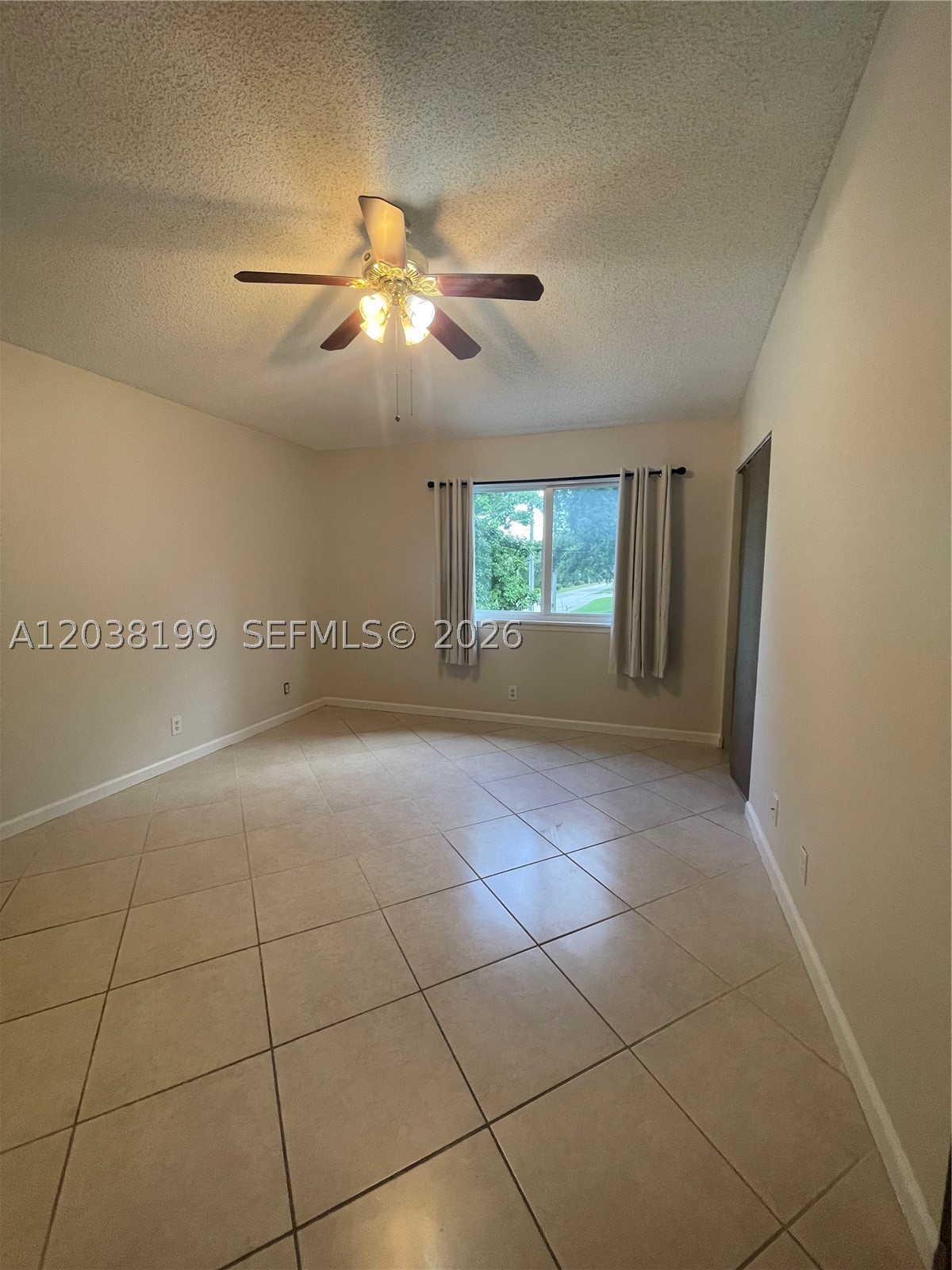 BANYAN OAKRIDGE COMMERCIA - Residential Lease