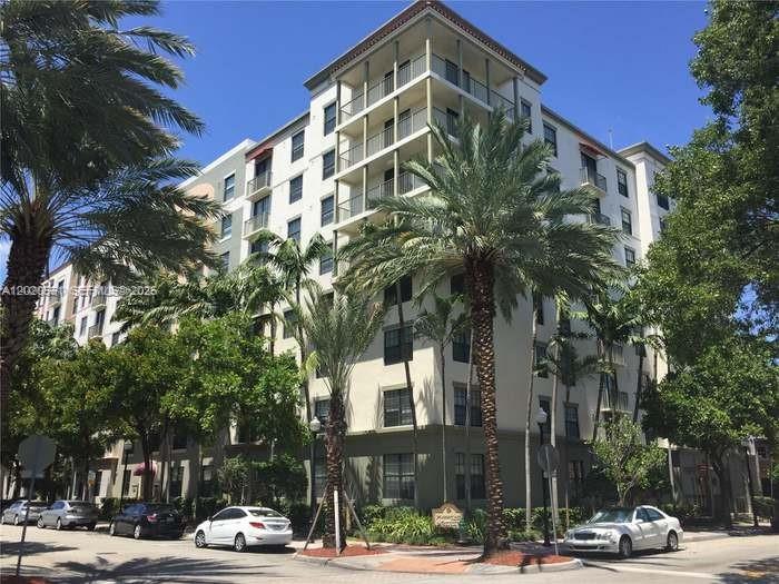VERY GOOD APARTMENT IN HEART OF DOWN TOWN HOLLYWOD.CLOSE TO ALL RESTORANS,CAFE,REGENT PARK,PUBLIX,FLL AEROPORT,BEATUFUL HOLLYWOD BEACHES.ALL APPLAINCES BRAND NEW INC WASHER AND DRYER.LARGE CLOSET.GARAGE COME TO SIX FLOOR LEVEL.BUILDING OFFERSGREAT AMENITIES SUCH AS SWIMMING POOL,BBGARE,JIM,LIBRARY ROOM.RENTED IMMEDIATLY.PERFEKT FOR INVESTORS.VERY EASY TOSHOW JUST ONE FON CALL.