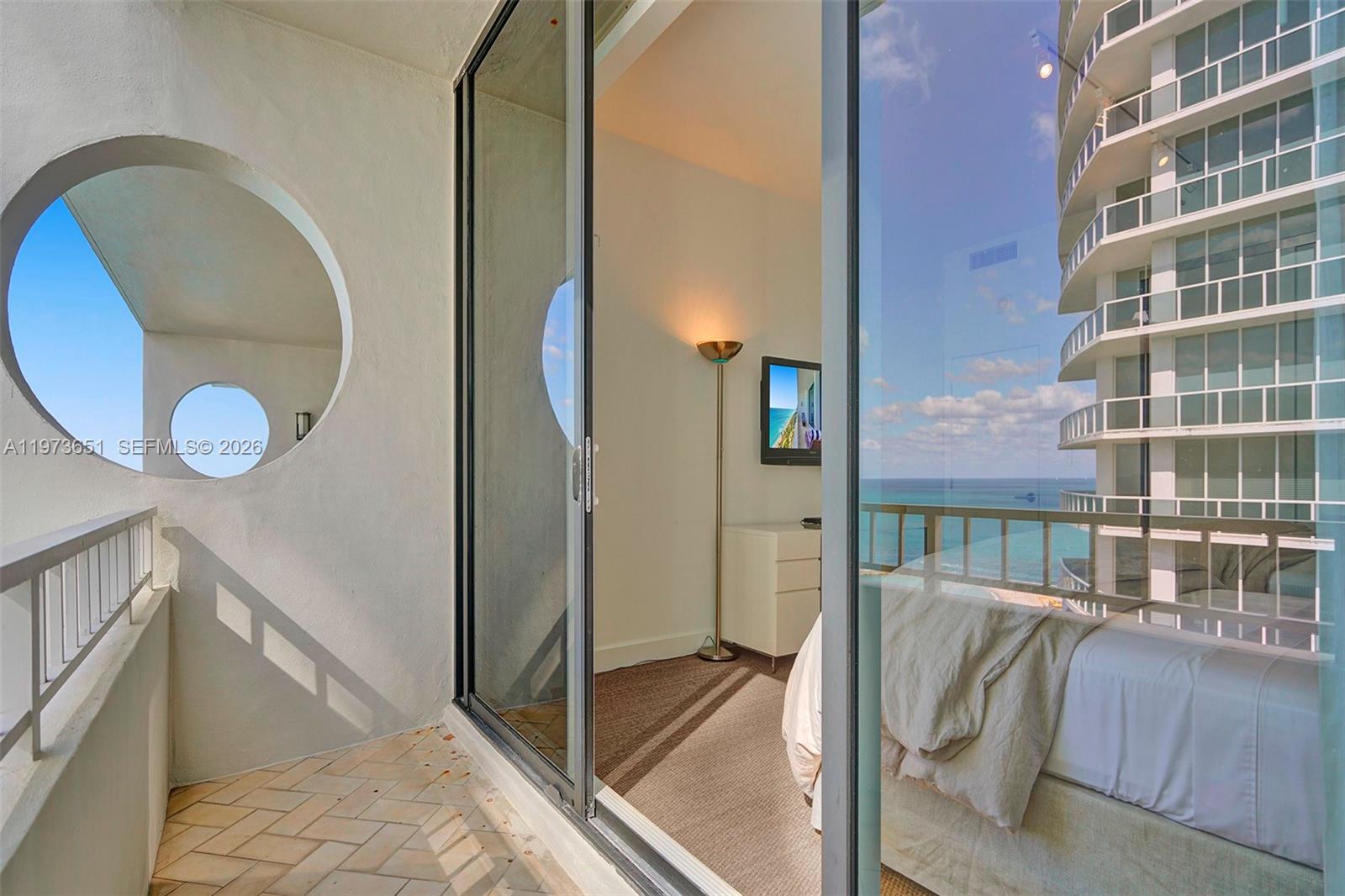 KENILWORTH CONDO - Residential