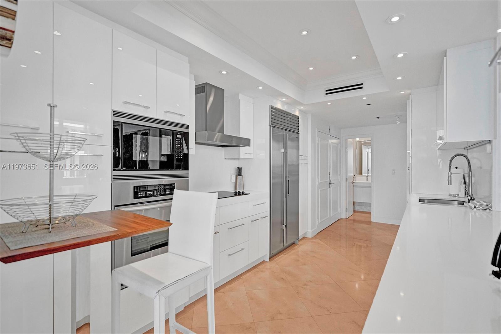 KENILWORTH CONDO - Residential