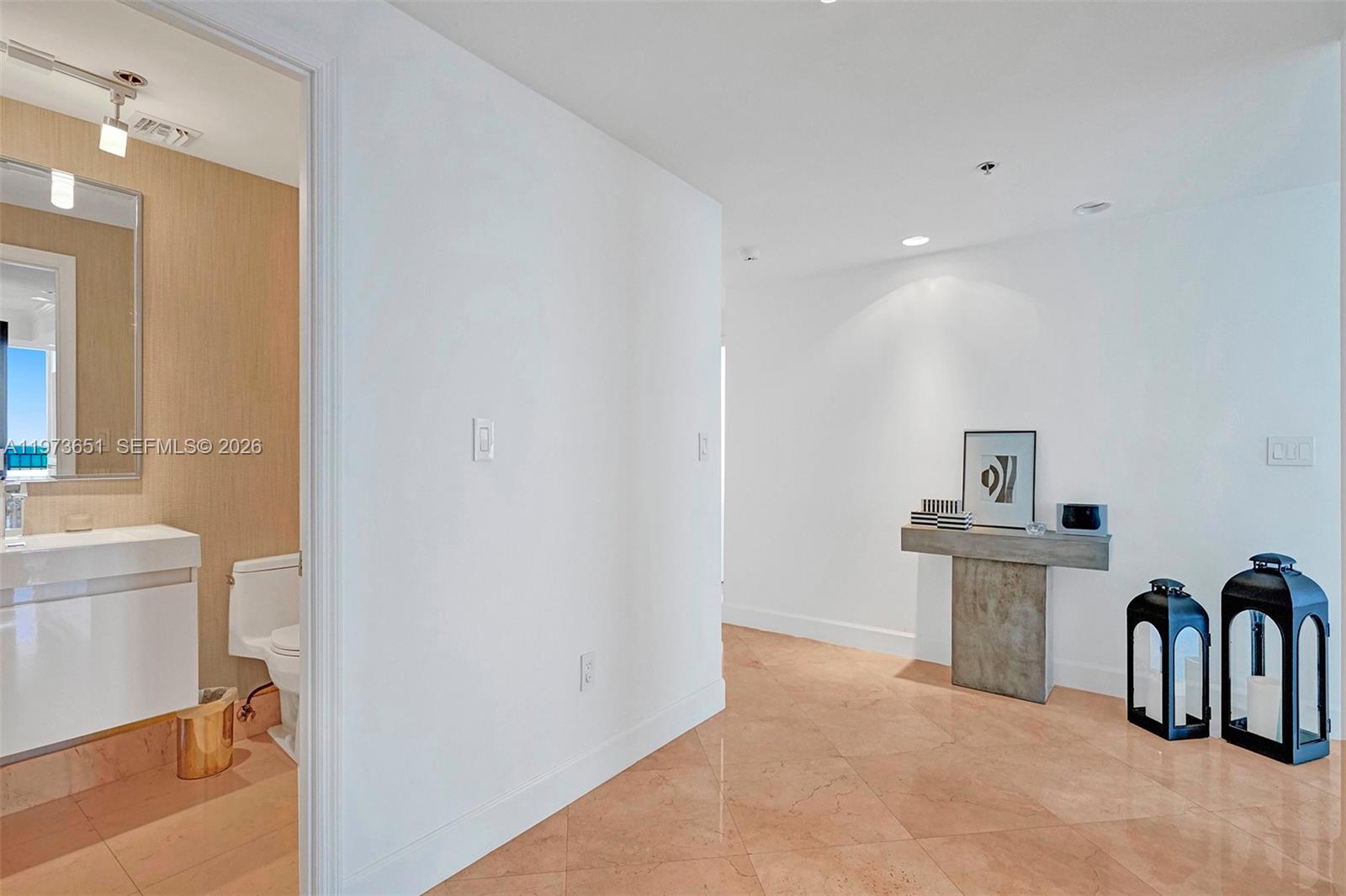 KENILWORTH CONDO - Residential
