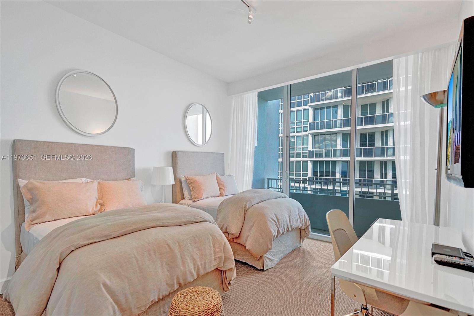 KENILWORTH CONDO - Residential