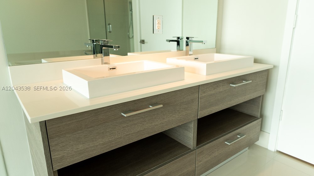 PARAISO BAY CONDO - Residential Lease