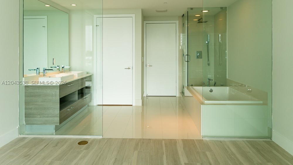 PARAISO BAY CONDO - Residential Lease