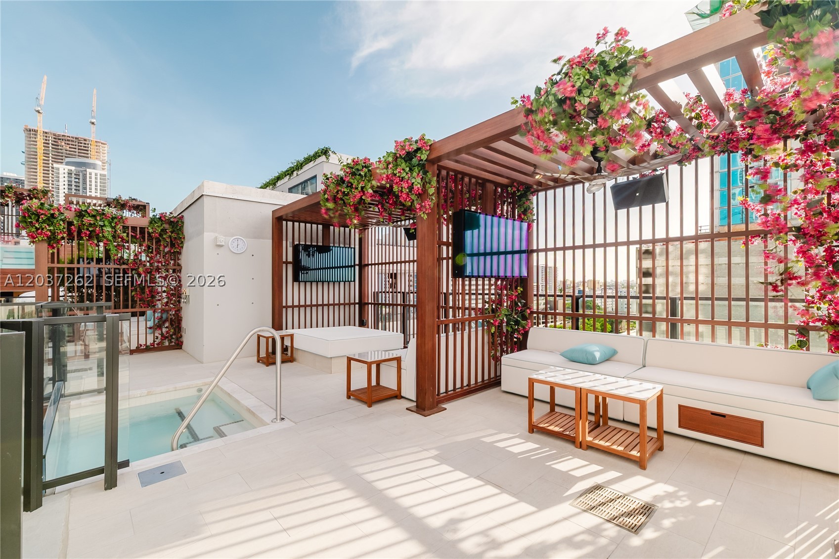 E11EVEN HOTEL & RESIDEN - Residential