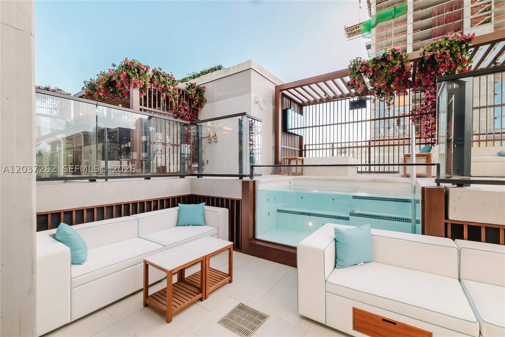 E11EVEN HOTEL & RESIDEN - Residential