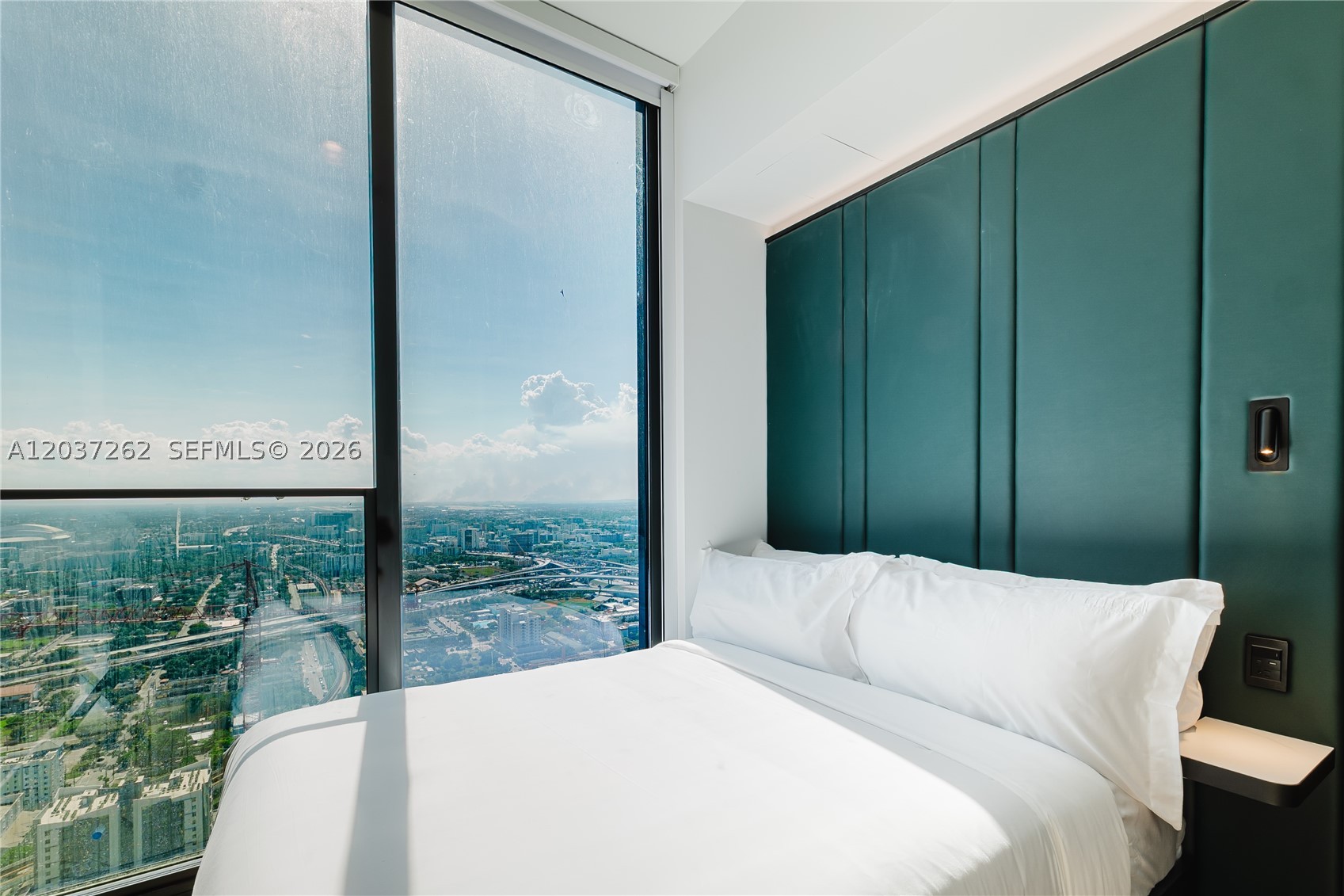 E11EVEN HOTEL & RESIDEN - Residential