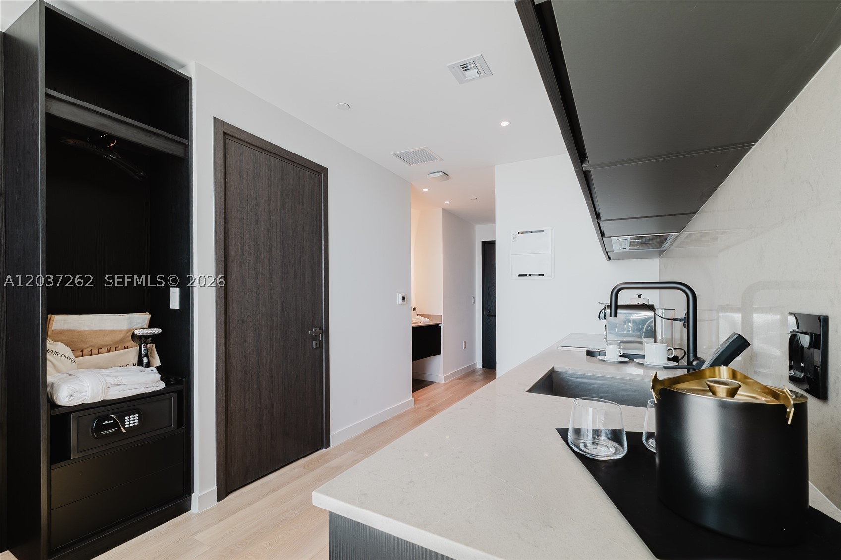 E11EVEN HOTEL & RESIDEN - Residential