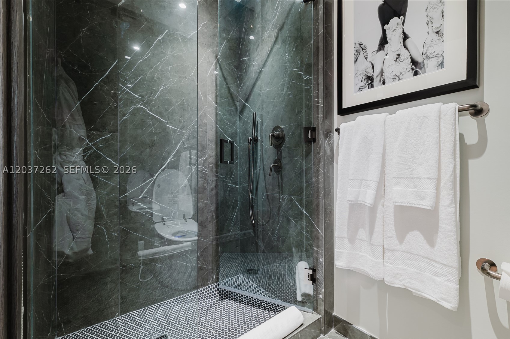E11EVEN HOTEL & RESIDEN - Residential