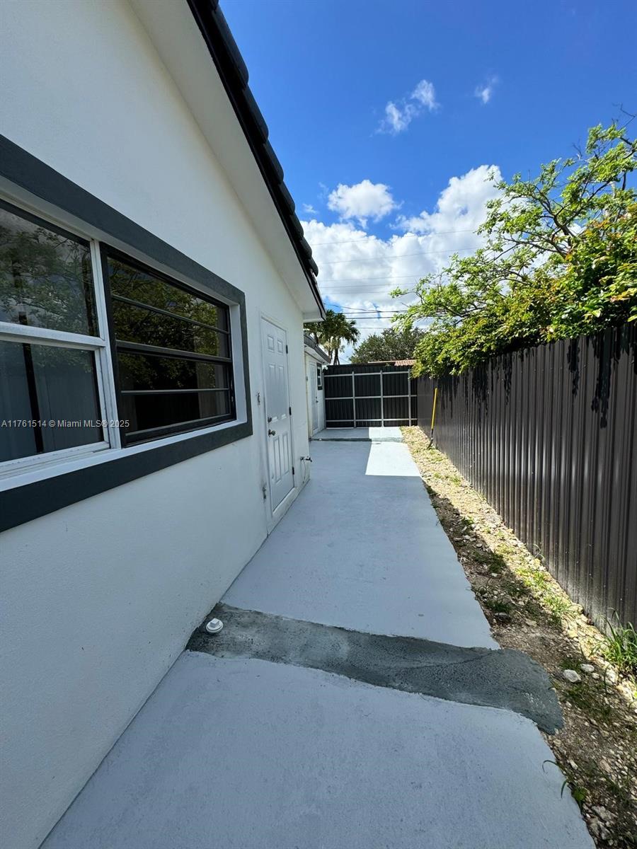 CORAL PARK ESTATES SEC 5 - Residential Lease