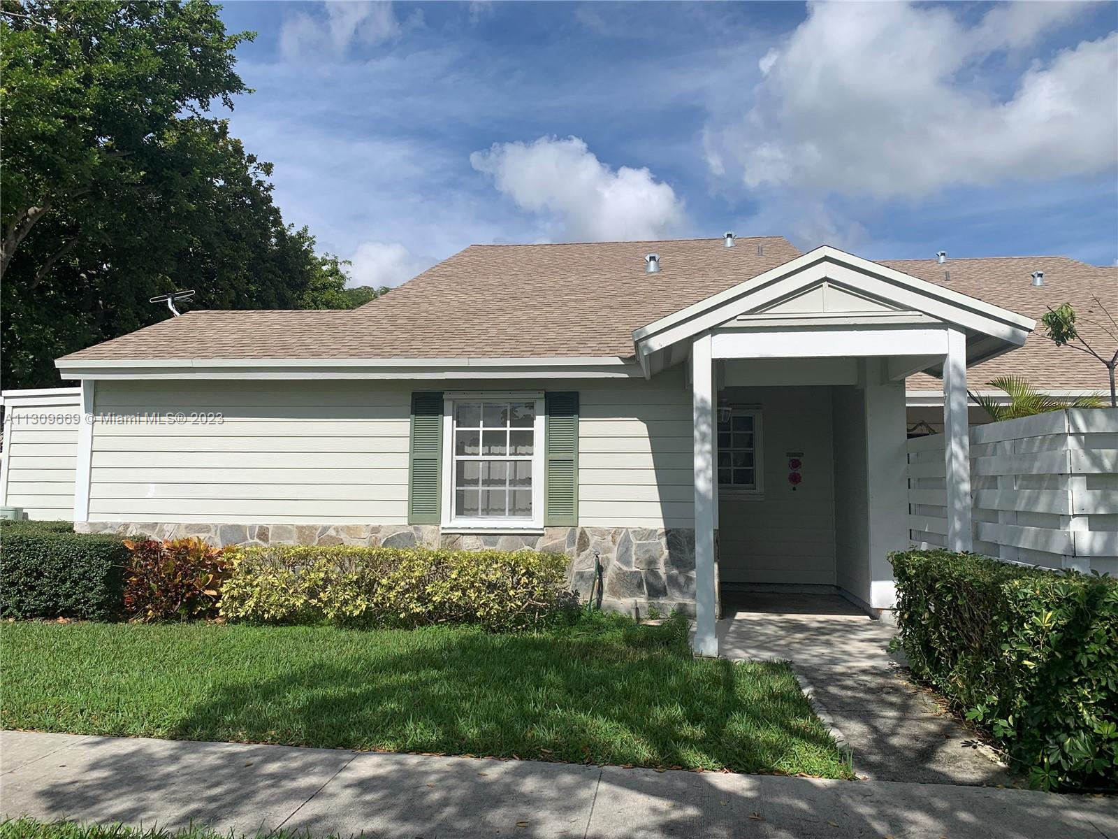 RARE OPPORTUNITY! Move in ready! CHARMING and spacious one bedroom, one bath corner unit with private patio, stainless steel appliances, washer/dryer in unit and storage. Central AC/heat in sought after Country Walk. Enjoy location, amenities, proximity to shops, schools, restaurants, hospitals, etc.
Showings by appointment starting Friday 12/2/22 from 12-5pm.