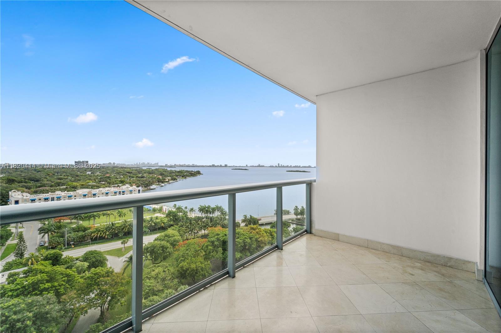 BLUE CONDO - Residential
